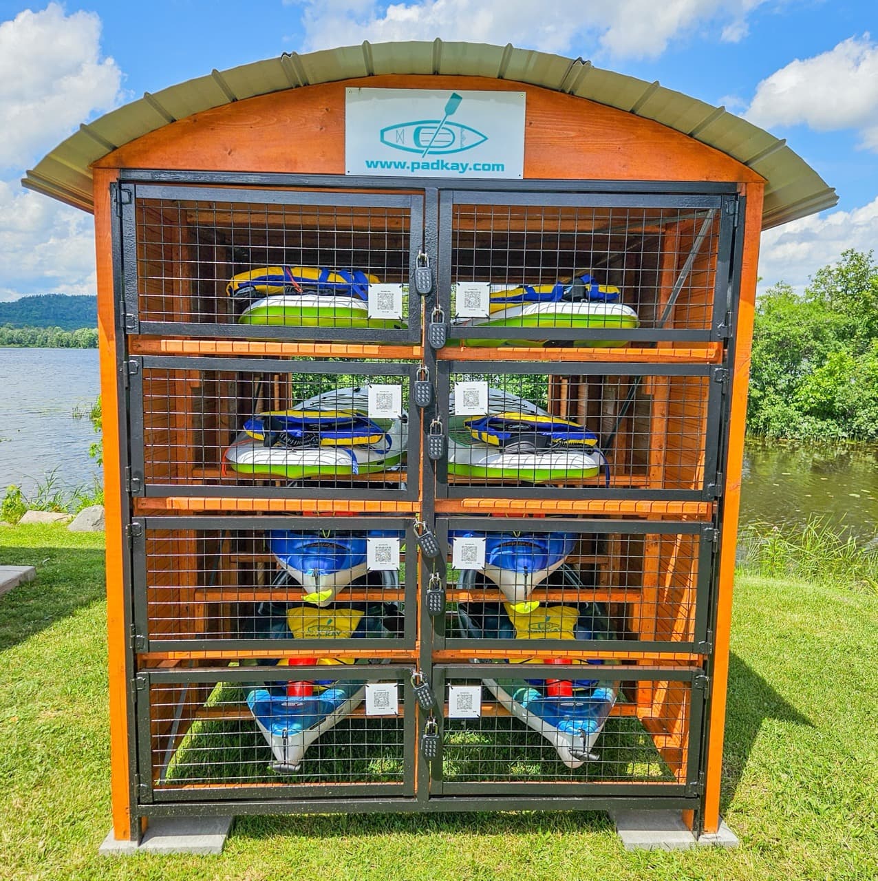 Station Pad-Kay en libre-service au bord de l’eau